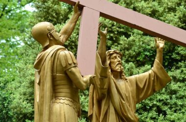 Os dois tipos de carregadores de cruz na Bíblia